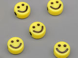 Мънисто жълто с усмивка d=9.7mm, дебелина 5mm, отвор 2.4mm - 50g ≈ 138 бр.
